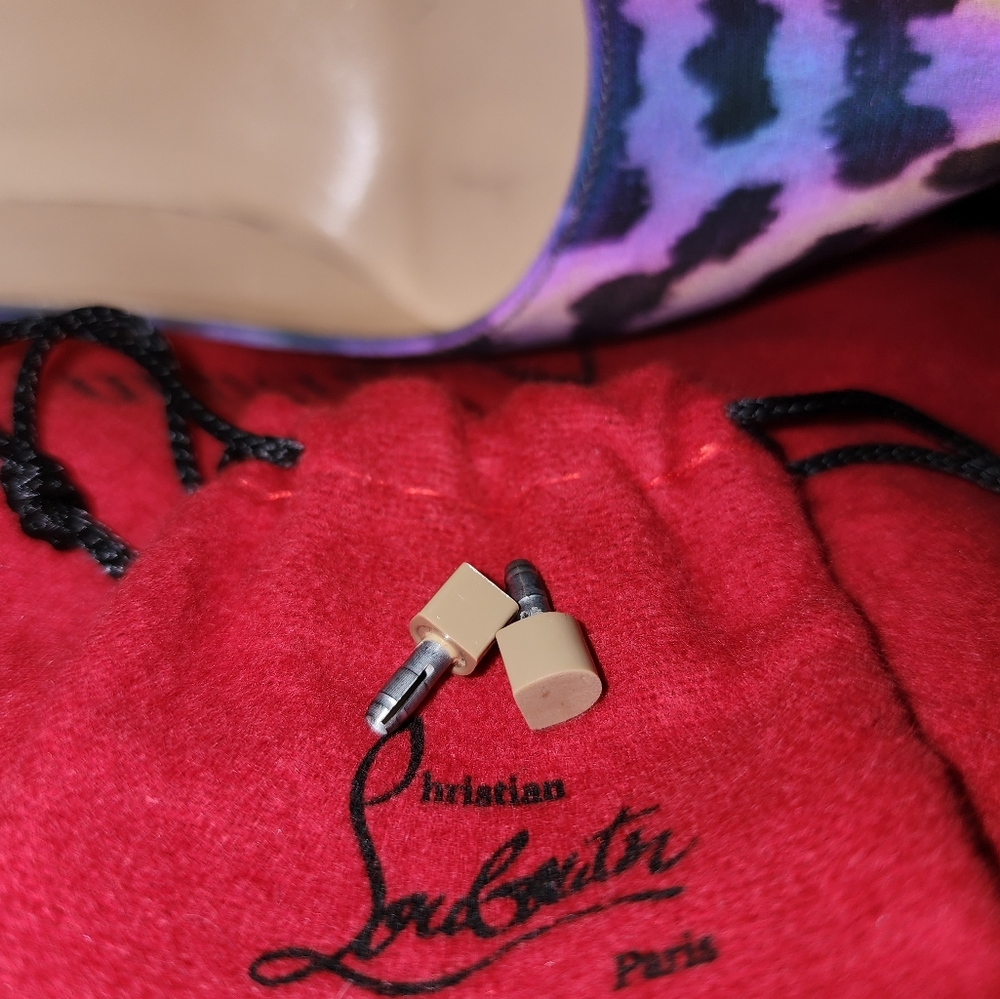 Christian Louboutin - Picture 6 of 7